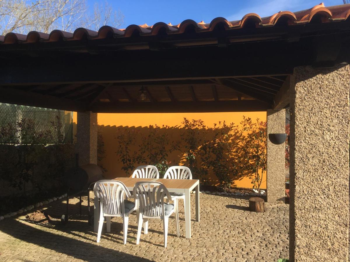 Bergui Guesthouse - Guimarães Exteriör bild