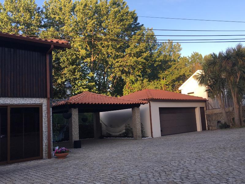 Bergui Guesthouse - Guimarães Exteriör bild
